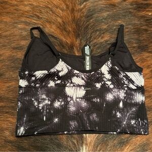 Stylish Black and White Tie-Dye Sports Bra